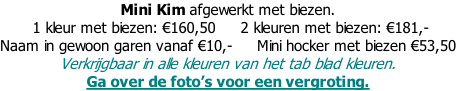 Mini Kim afgewerkt met biezen.  1 kleur met biezen: €160,50     2 kleuren met biezen: €181,- Naam in gewoon garen vanaf €10,-     Mini hocker met biezen €53,50 Verkrijgbaar in alle kleuren van het tab blad kleuren. Ga over de foto’s voor een vergroting.